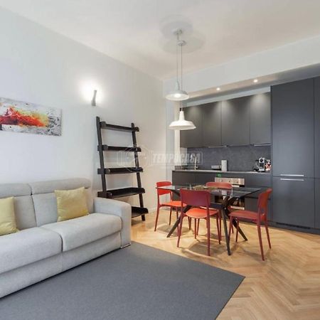 Milano: Incantevole Appartamento In Pieno Centro - Fancy Yellow Apartments Kültér fotó